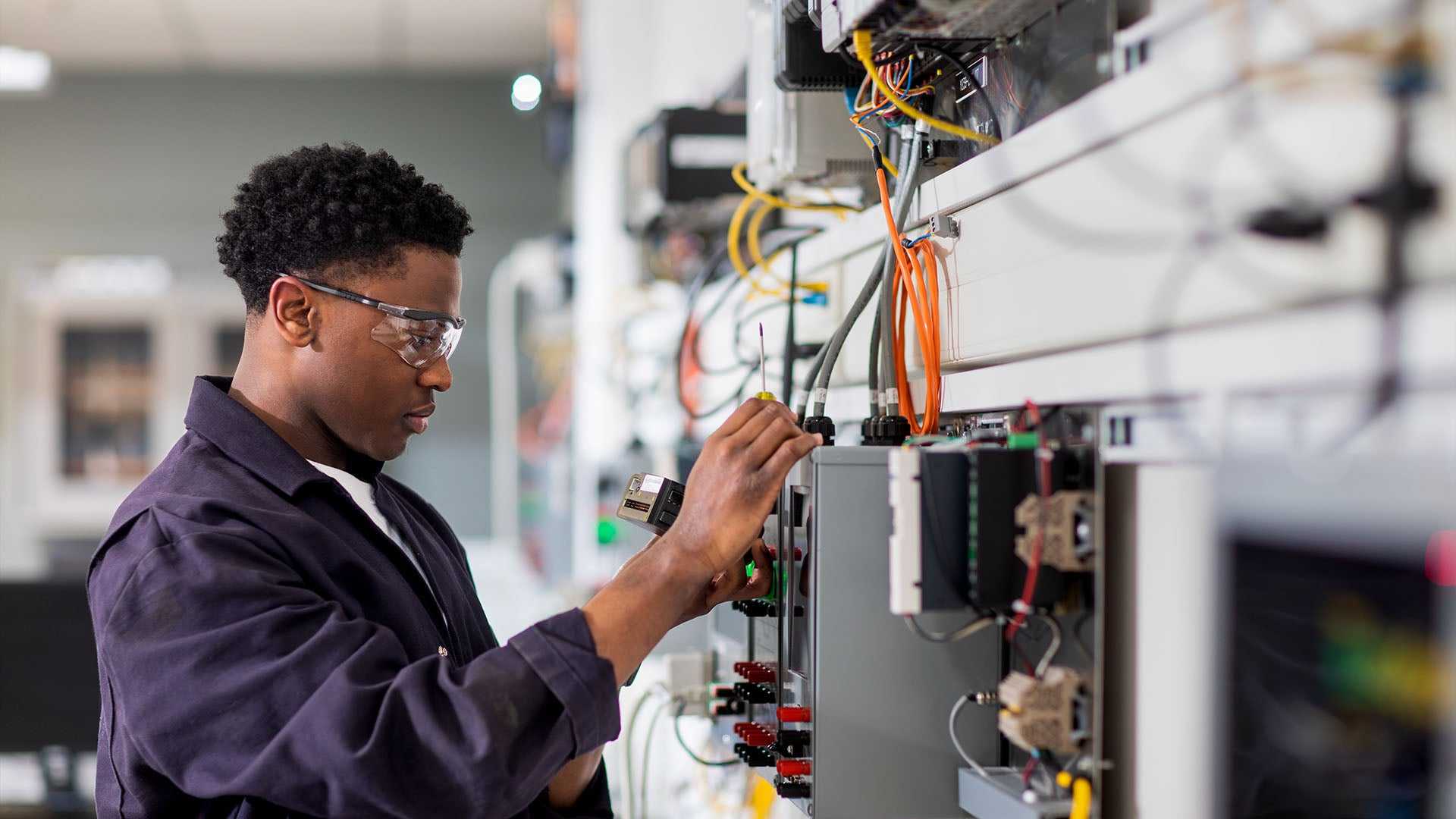 دقت، اعتماد می سازد دقت، اعتماد می سازد